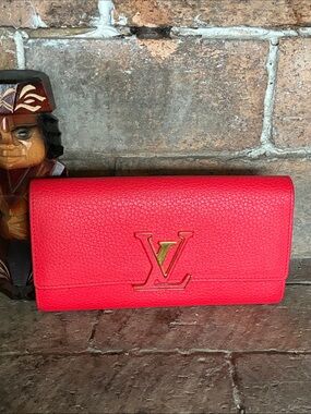 ❤️ Louis Vuitton Capucines Red Wallet with Gold Accents Taurillon leather
